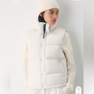 Aritzia The Super Puff vest in in climatte